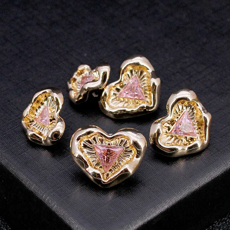 KOUCIY精致心形三角粉钻纽扣简约风大衣外套开衫爱心衣服纽扣扣子