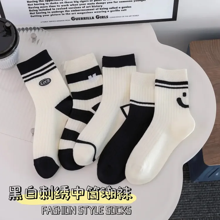 2025白色袜子春秋网红爆款条纹中筒袜精梳棉袜刺绣黑白保暖袜ZX