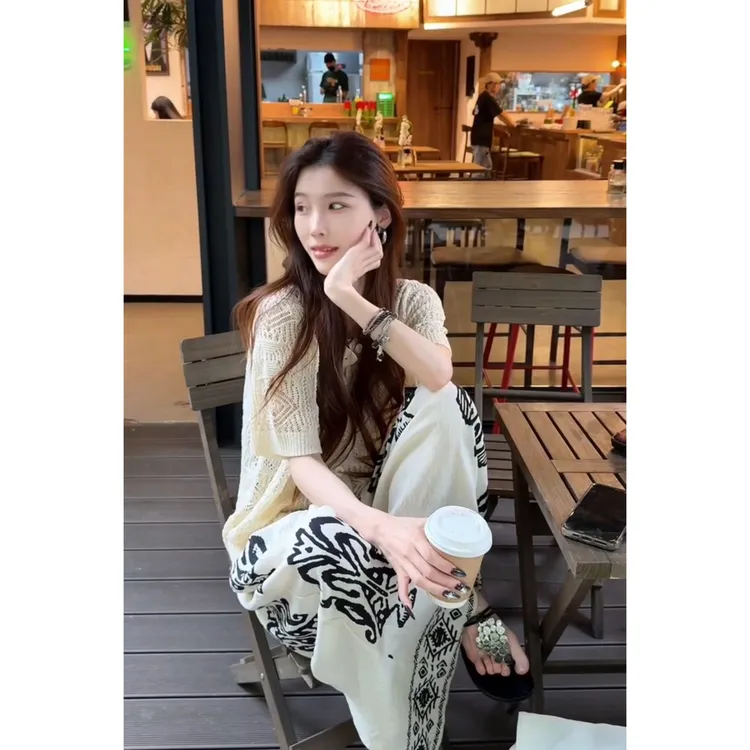 老钱风复古松弛感钩花镂空针织开衫高腰图腾休闲阔腿裤套装