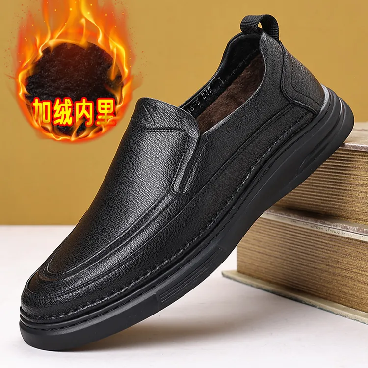 男士皮鞋休闲中老年爸爸鞋软底软面防滑豆豆鞋加绒保暖皮鞋男大码