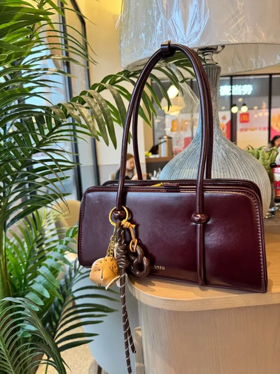 红色新娘婚包轻奢复古腋下包包女2025潮新款小众设计油蜡皮单肩包