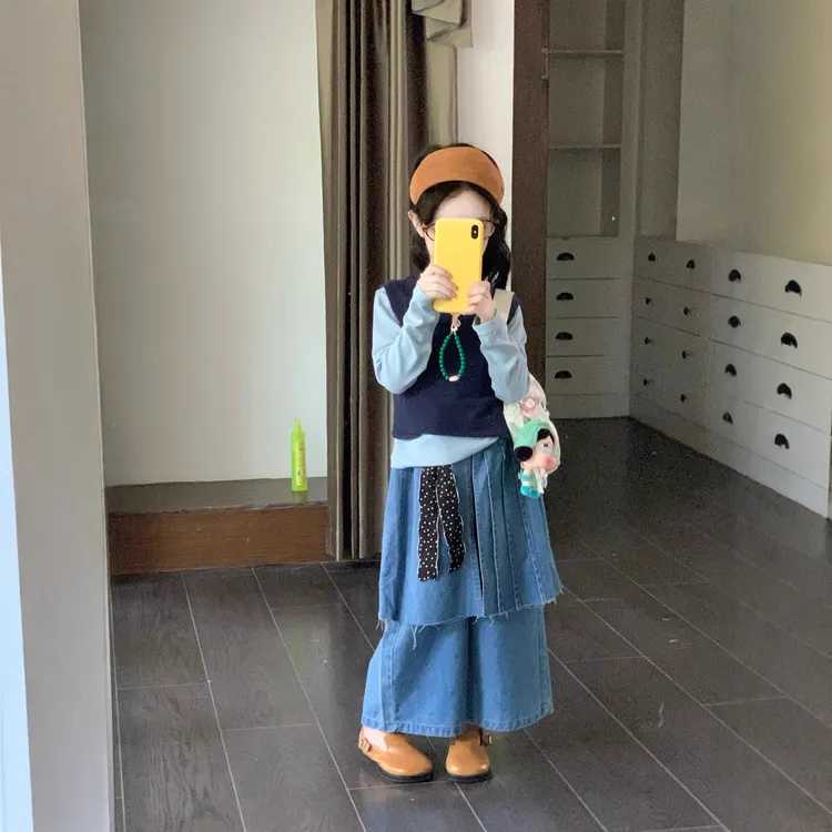 2025秋季新款女童韩系屁帘牛仔裤+打底衫背心 气质蓝色