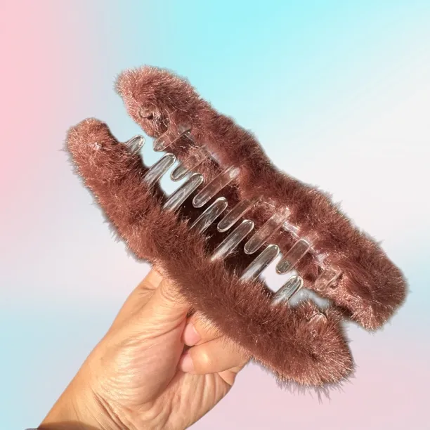 皮质铁合金毛绒抓夹发夹女发量多鲨鱼夹高级感后脑勺毛毛发饰秋冬