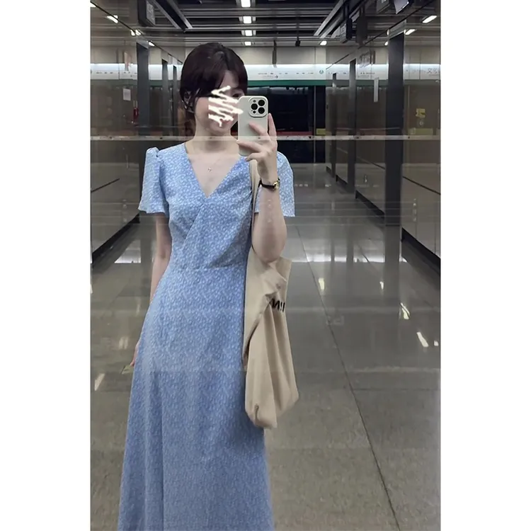 连衣裙女2025夏季新款法式气质V领设计感碎花收腰显瘦中长款裙子
