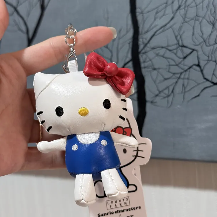 【大阪限定】Hello Kitty ME系列 皮制白蓝蝴蝶结 kitty 玩偶钥匙扣