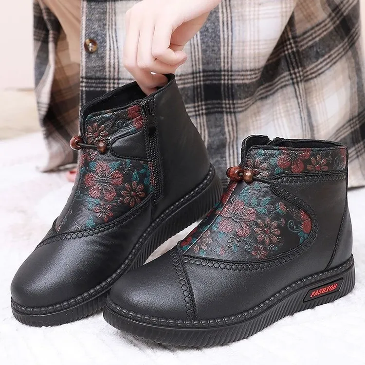 保暖加绒妈妈鞋冬季软底防滑中老年女短靴平底舒适加厚软面女棉鞋