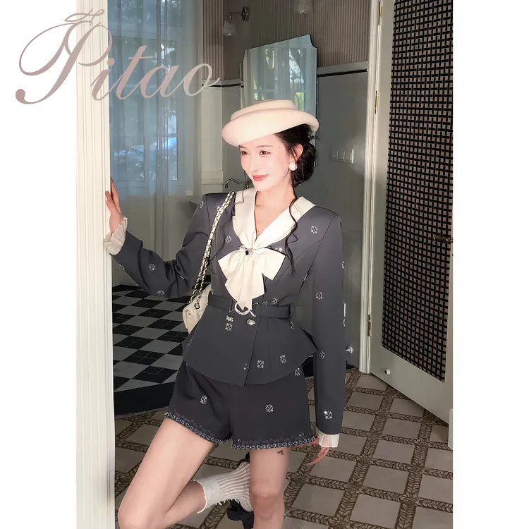 杜屁屁桃PITAO原创【韩漫女高】秋季新款女小香风百搭外套连体裤