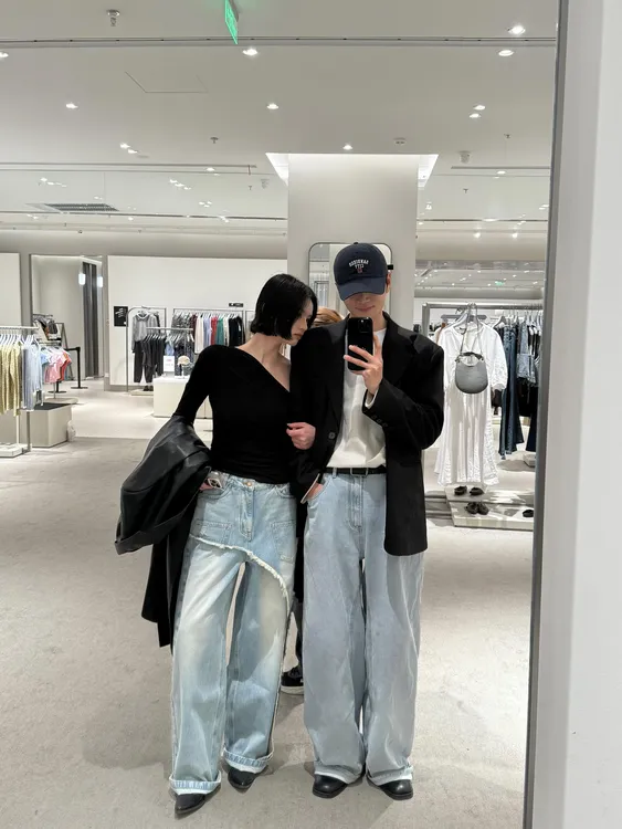 2025早春新款韩版设计感单肩露修身上衣T恤百搭不规则阔腿牛仔裤