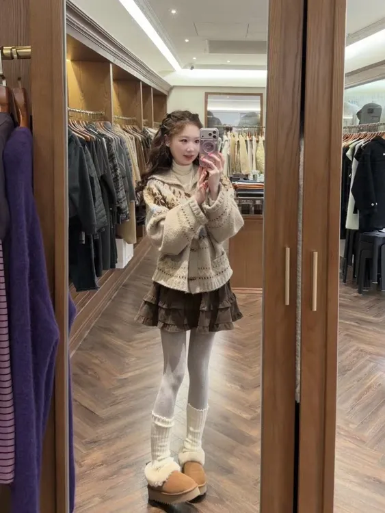 2025冬季新款韩系慵懒风翻领提花牛角扣开衫毛衣短裙显瘦两件套女