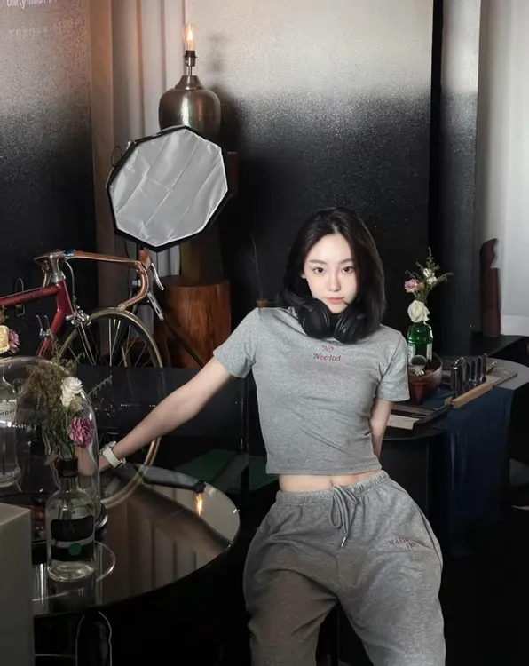 辣妹休闲套装女夏季新款修身圆领露脐短款上衣+休闲阔腿裤两件套