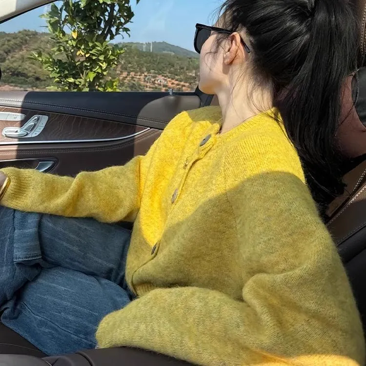 法式复古黄色开衫设计感毛衣外套女宽松慵懒风外穿针织上衣秋冬款