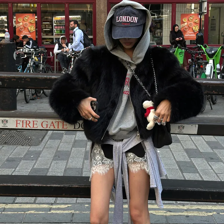 韩好甜WARDEN EDGE暗影领域 黑色短款女冬季加厚宽松毛毛外套