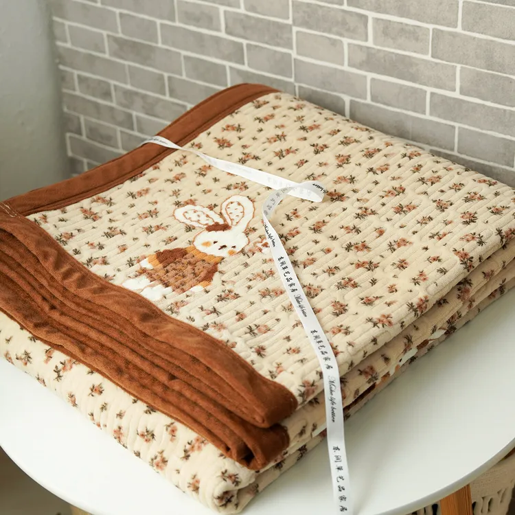 彼得兔冬天加厚防静电宽边牛奶绒家居日用 床 盖柔软保暖通用