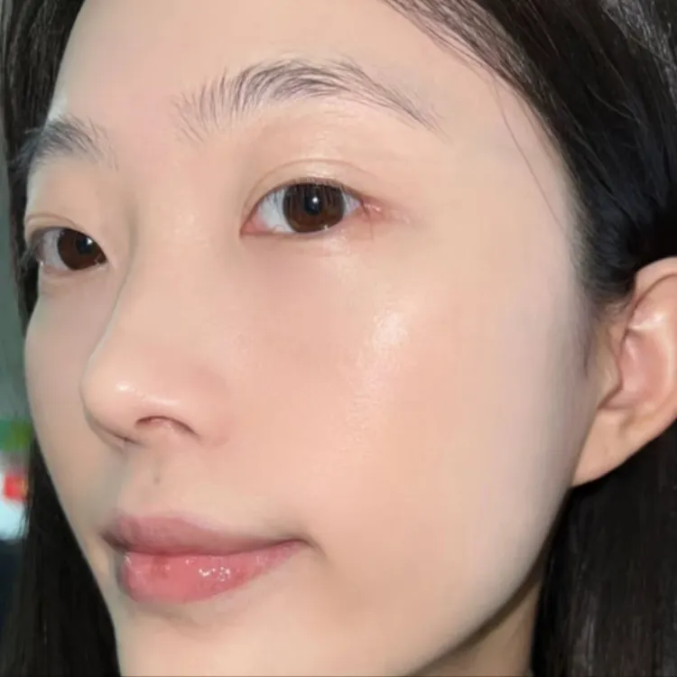 （新疆气候定制气垫）柔润持久隐形毛孔轻薄服帖清透持妆打造奶油