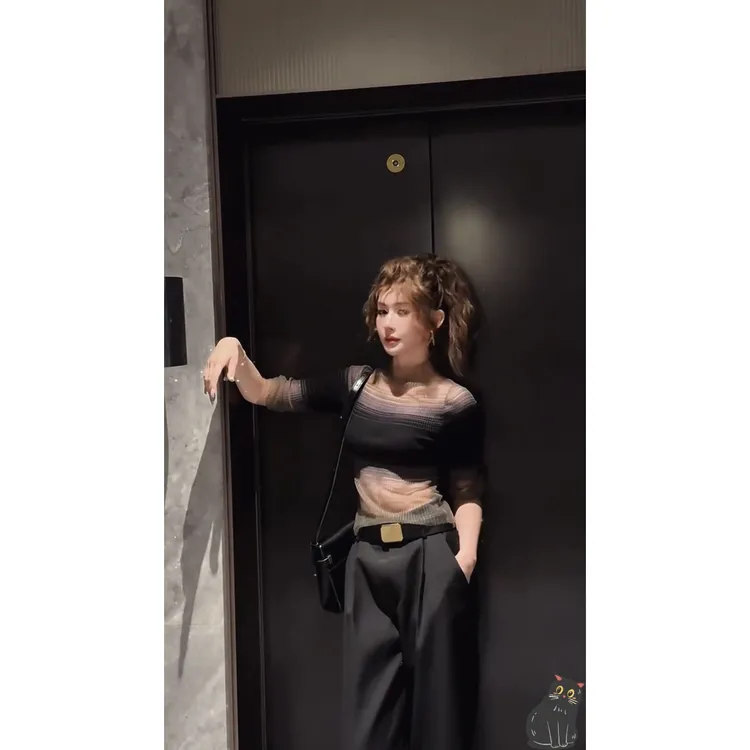 纯欲风高领透视网纱撞色针织上衣夏季收腰高弹力