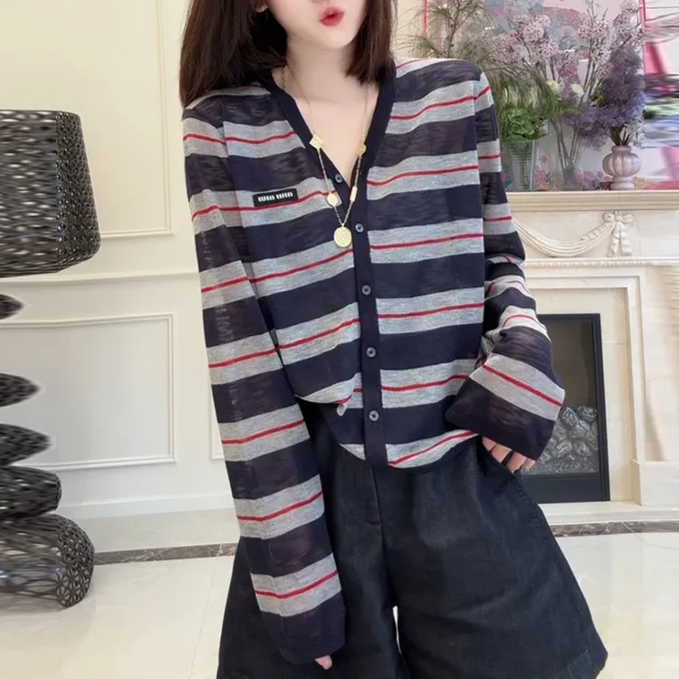 时尚百搭薄款衣服2025早秋新款休闲百搭套头条纹长袖夏季上衣罩衫