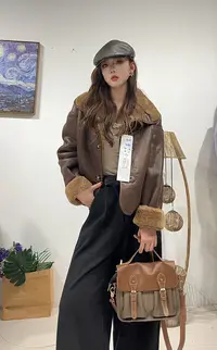 194区68A36深咖色连帽加绒厚款短款女士外套