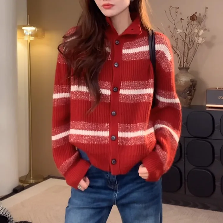 红色翻领毛衣女2025秋冬新款慵懒高级感宽松显瘦洋气针织开衫上衣