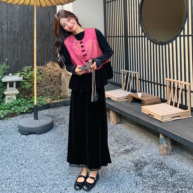 新中式国风优雅显瘦时髦套装女秋季新款丝绒打底马甲半身裙三件套