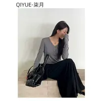 长袖百搭秋季修身型T恤黑色短款常规袖修身纽扣V领