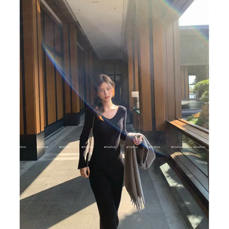 【花花】纸片人~韩版V领亲肤柔软修身针织直筒小A摆百搭中长裙