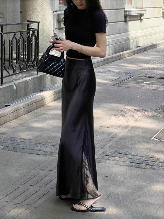 法式高级感蕾丝拼接醋酸黑色半身裙女夏季高腰显瘦中长缎面包臂裙