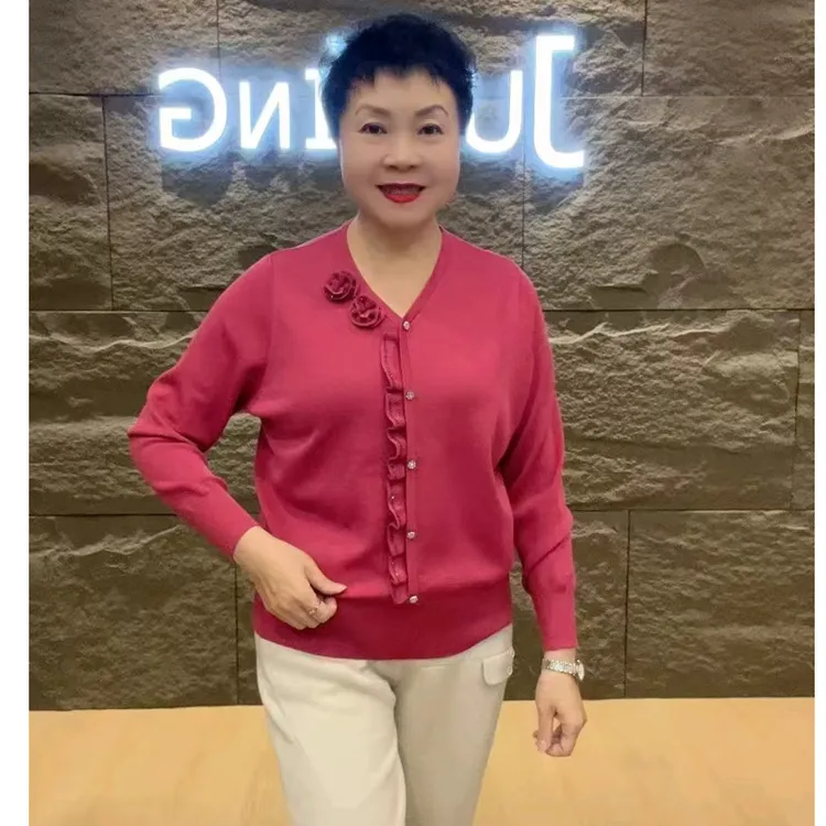 秋冬新款套头V领立体花朵针织女长袖打底衫减龄百搭上衣遮肉小衫