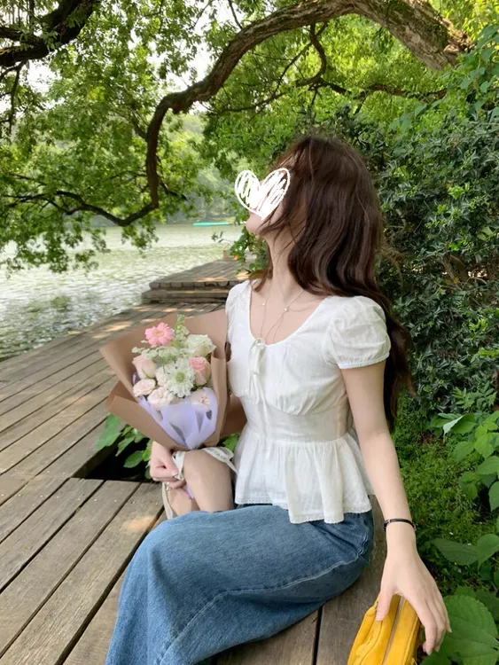 白色法式泡泡袖衬衫女圆领短款收腰上衣