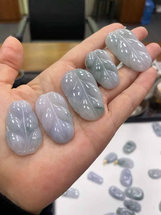 天然翡翠a货紫色叶子多样性发其一件