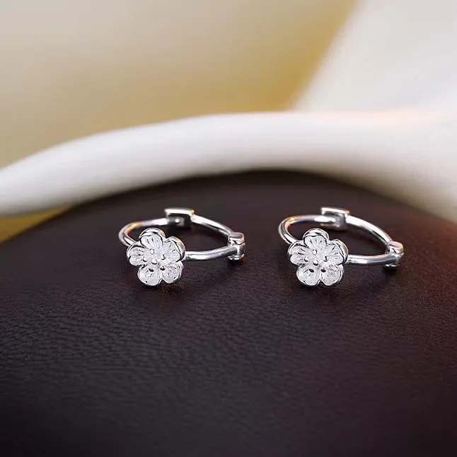 925银耳饰 可爱花朵女轻奢气质甜美百搭小清新简约时尚耳扣500eh