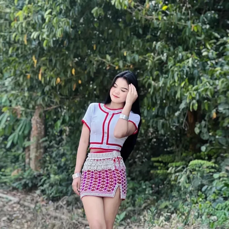 云南少数民族佤族服装成品套装  (裙子拉链款)