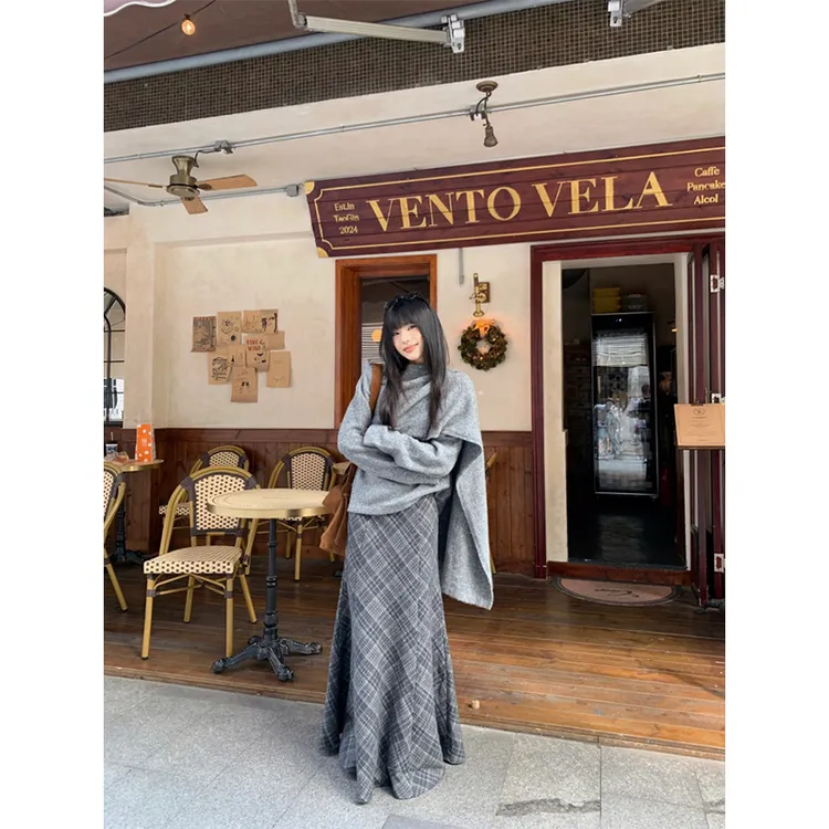 2025秋冬新款慵懒披肩假两件圆领毛衣百搭灰色呢子格纹半身裙套装