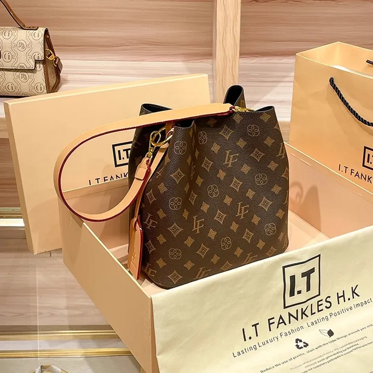 包包女真皮水桶包2026新款大容量高级感斜挎通勤子母包单肩腋下包