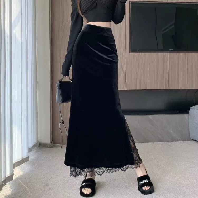 秋冬新款黑色丝绒半身裙女设计感蕾丝拼接高腰显瘦包臀开叉裙
