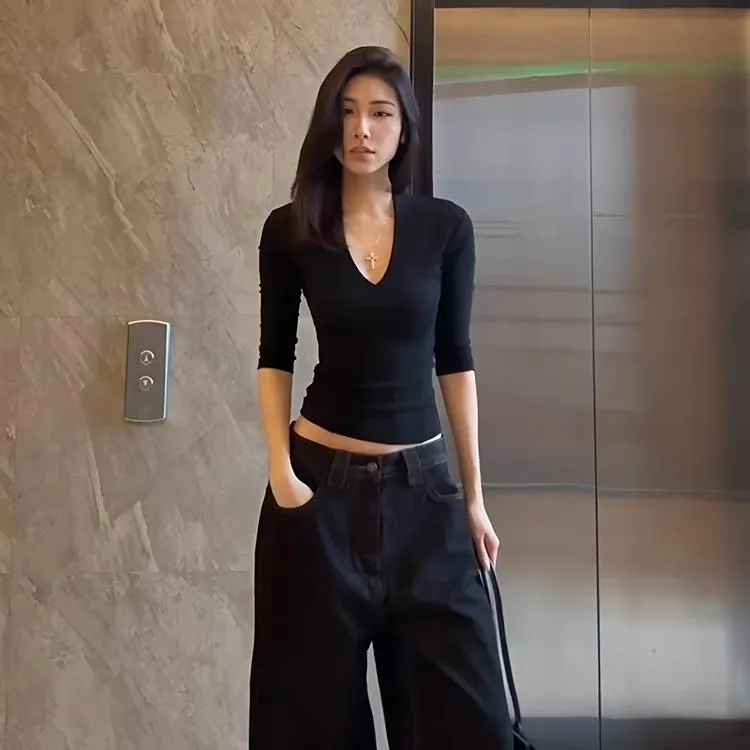 辣妹风正肩V领黑色T恤女装夏季新款独特别致修身显瘦中袖短款上衣
