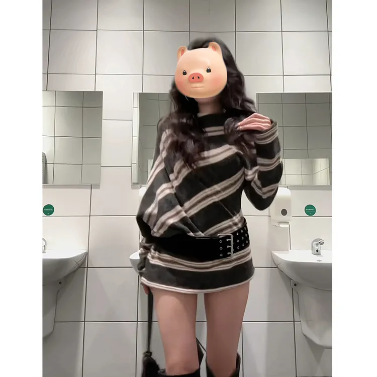 巨好看轻熟早秋撞色条纹一字肩斜肩长袖针织衫女秋冬露肩毛衣上衣