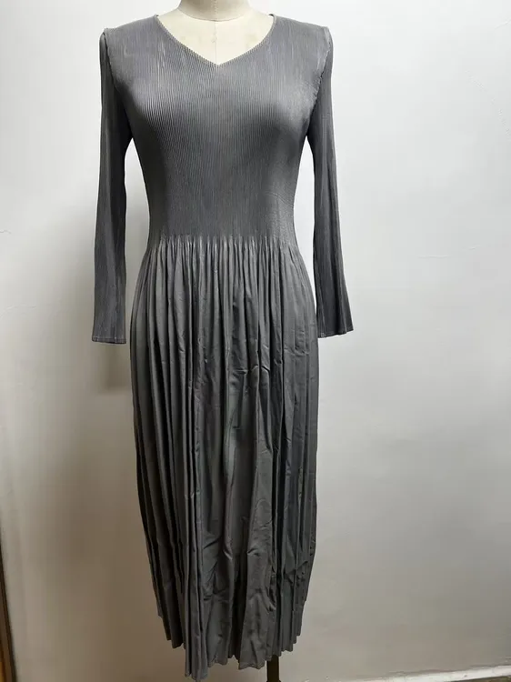 宅宅大尺码复古温柔风净色连衣裙收腰显瘦中长裙春季度假穿搭气质