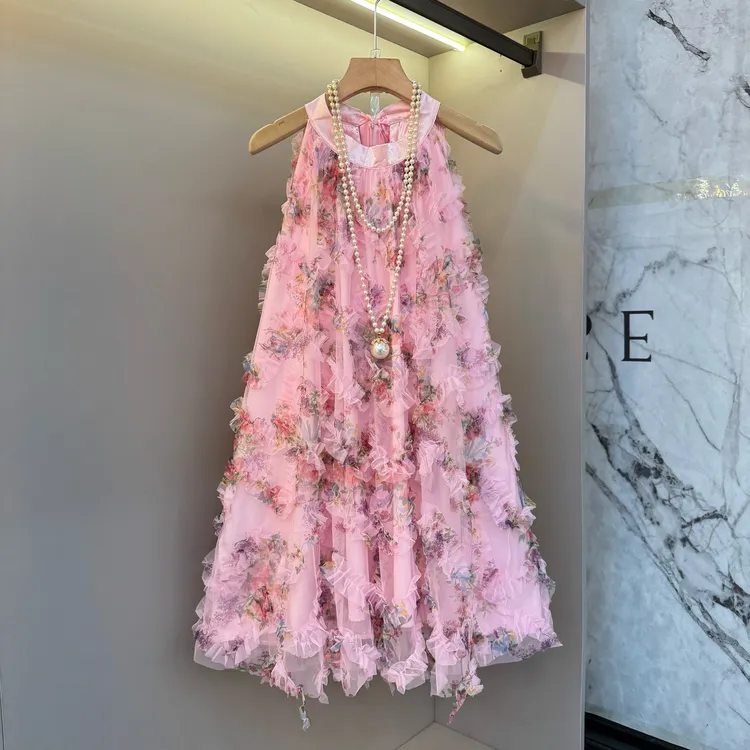 2025大码女装减龄洋气网纱碎花拼接甜美无袖显瘦飘带连衣裙7175