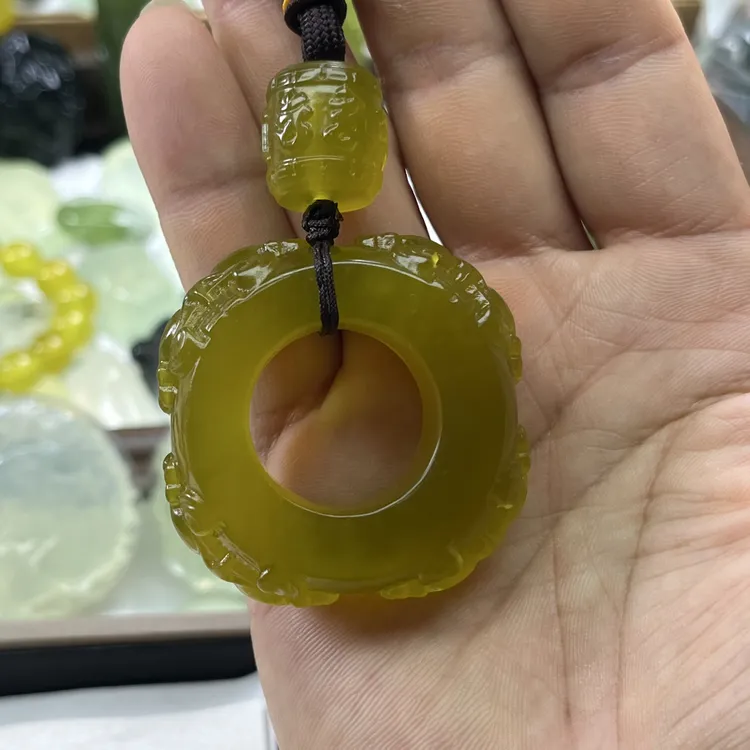 岫玉复古吊坠挂件，玉琮黄色