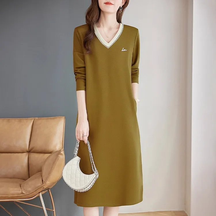 洋气V领烫钻连衣裙秋季新款宽松收腰显瘦A字裙大码女装长袖直筒裙