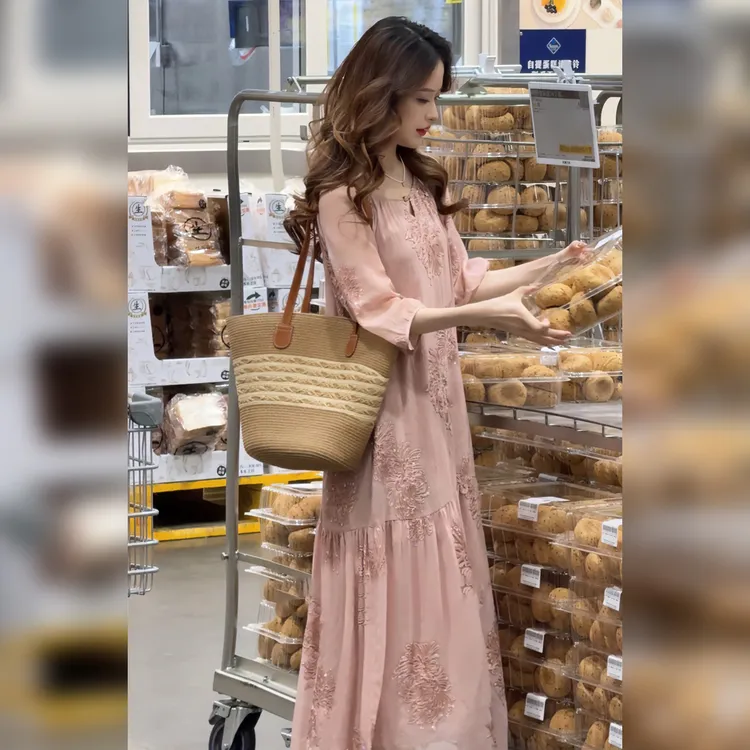 Linda姐高端线【欧若风】新款玫瑰粉气质刺绣法式连衣裙AA5LJS2555