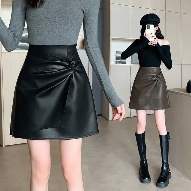 大码pu皮半身裙女2025秋冬新款高腰a字小皮裙褶皱不规则包臀短裙