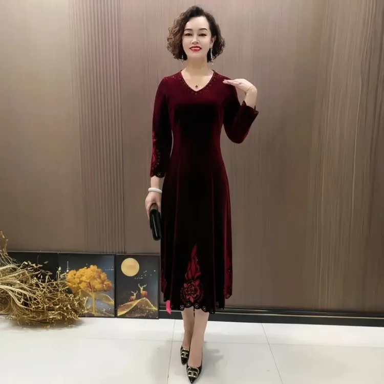 50145喜婆婆婚礼秋冬高档时尚绣花长裙V领减龄中年妈妈大码连衣裙