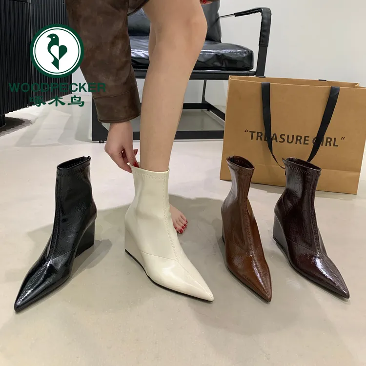 啄木鸟内增高马丁靴女2025新款秋冬气质显瘦尖头坡跟高跟小短靴女