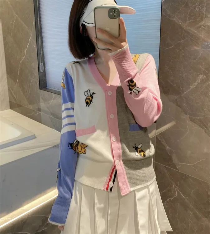 欧洲站2025秋冬新款TB小蜜蜂小鸟提花四杠条纹V领羊毛针织开衫女