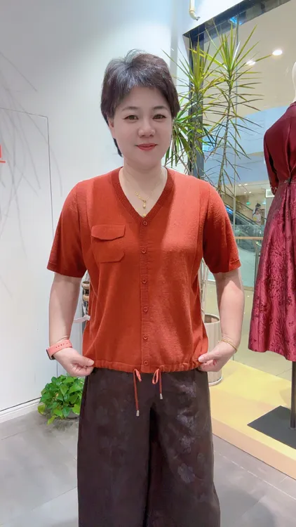 早秋新款下摆抽绳设计短袖针织衫女休闲减龄纯色V领上衣