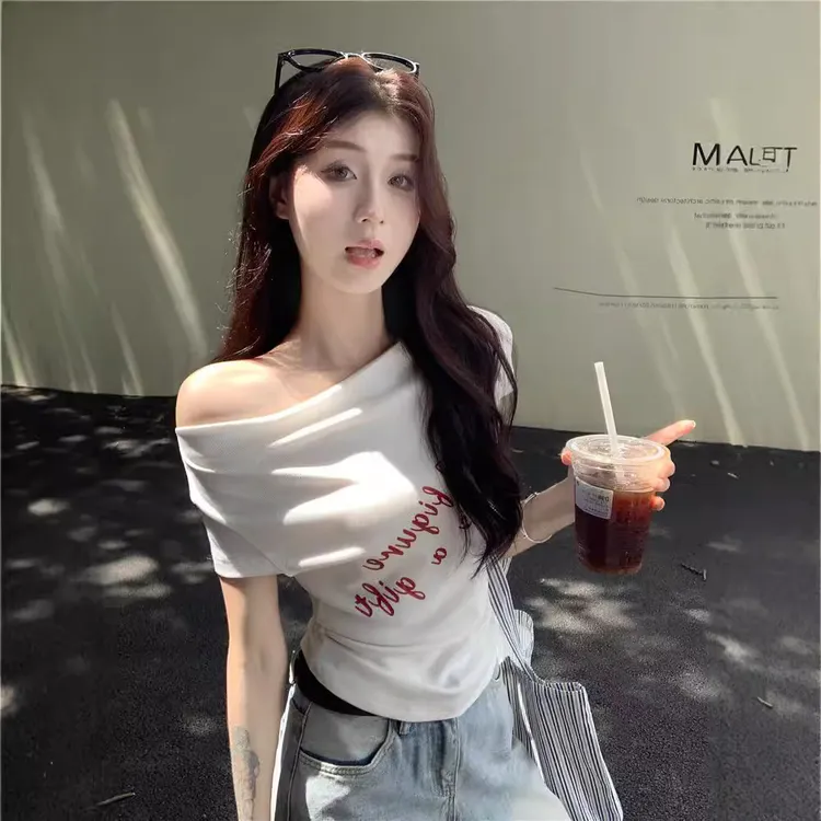 一字领白色短袖修身T恤女夏季字母印花显瘦辣妹百搭短款露肩上衣