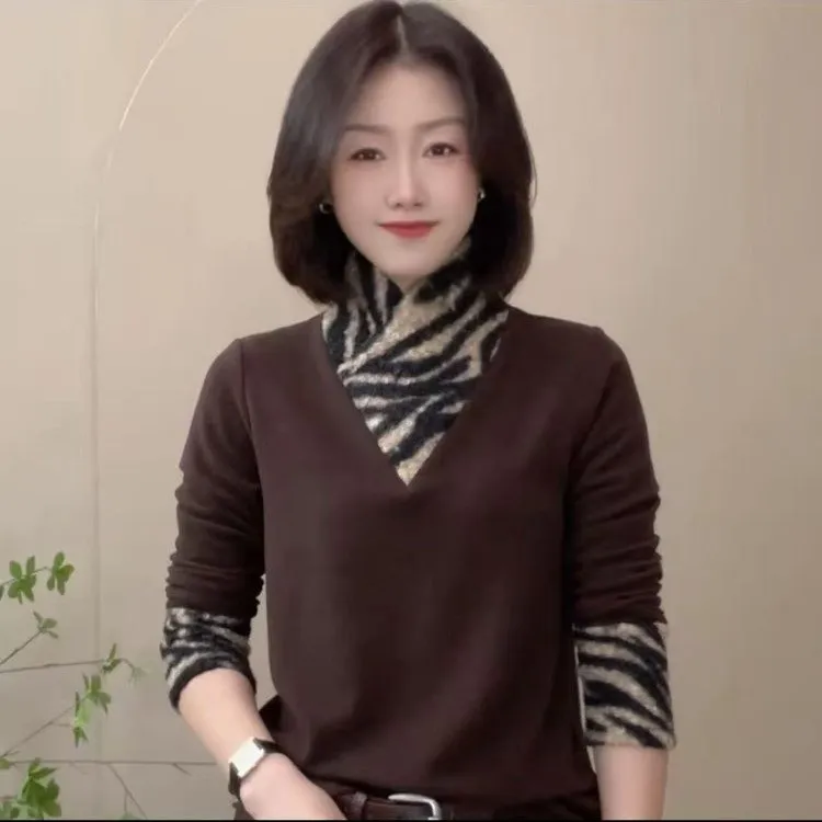 2025冬季新款时尚洋气斑马纹围巾领拼接设计百搭气质遮肉显瘦上衣