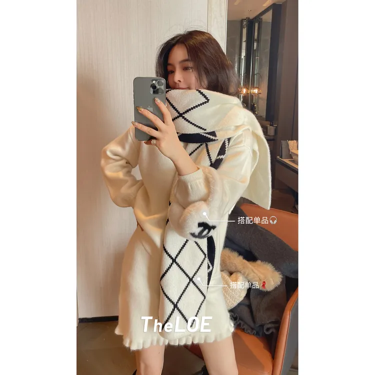 TheLOE/【羊毛动物毛】荷叶边V领时尚减龄针织上衣#LE-88207