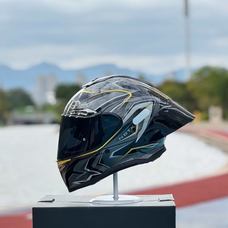 NBTK大尾翼全盔仿赛街车巡航踏板车3C成人摩托全盔头盔推荐R50